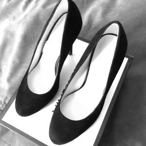 Nine West suede pumps